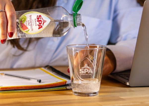 SPA® Touch Watermelon Kiwi dans un verre